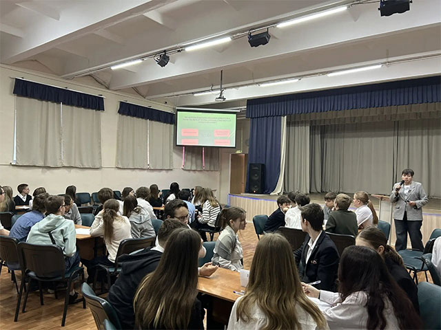 28 января для учеников 8-х классов МБОУ "Школа 35" была проведена игра "Финансовые грамотеи"