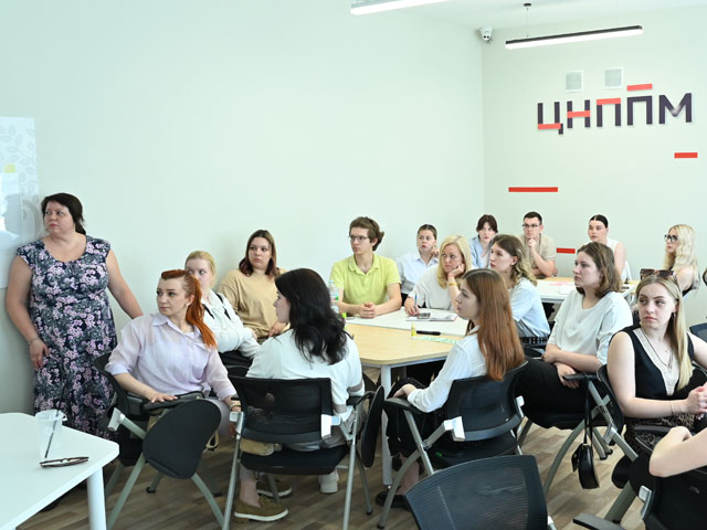 Состоялась встреча для молодых педагогов английского языка «Развивающая среда: пространство для профессионального роста»