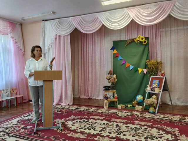 Виноградова Алина Николаевна (старший преподаватель кафедры дошкольного и начального образования РИРО) 
