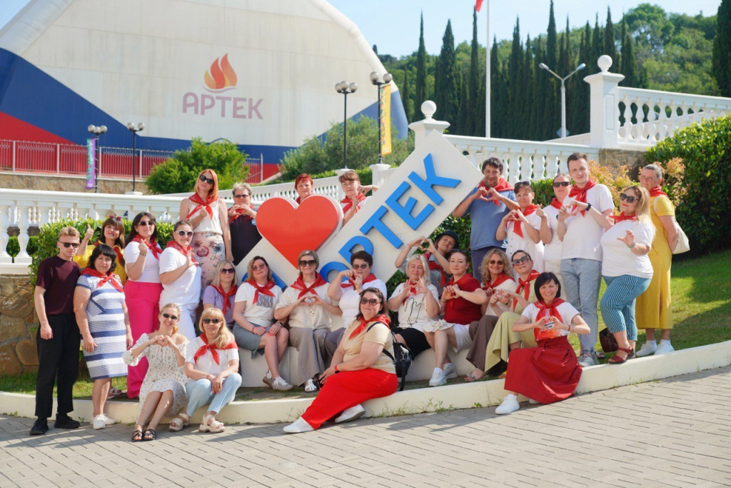 Управленческая команда рязанской школы получила награду от «Артека»