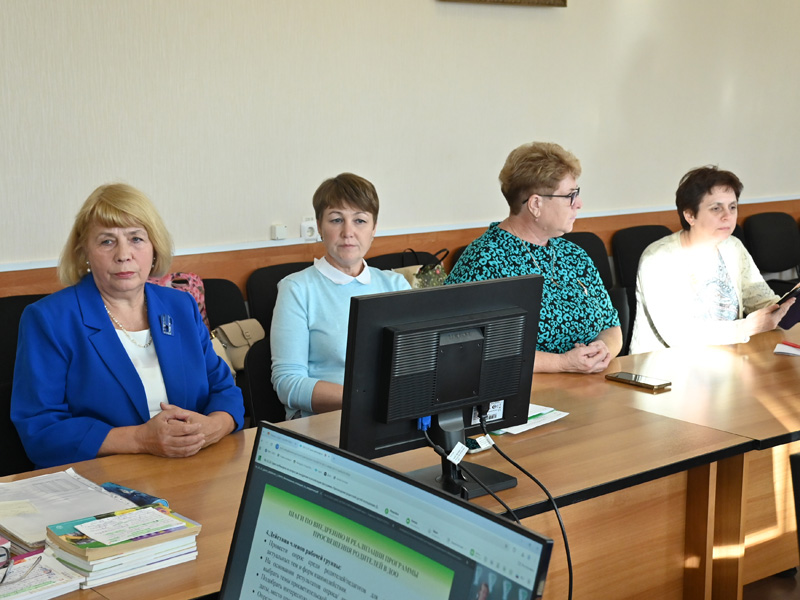 Вебинар "Вопросы внедрения Программы просвещения родителей детей, посещающих ДОО, на территории Рязанской области" Вебинар "Вопросы внедрения Программы просвещения родителей детей, посещающих ДОО, на территории Рязанской области"