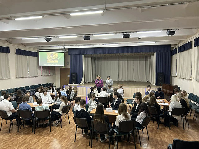 28 января для учеников 8-х классов МБОУ "Школа 35" была проведена игра "Финансовые грамотеи"